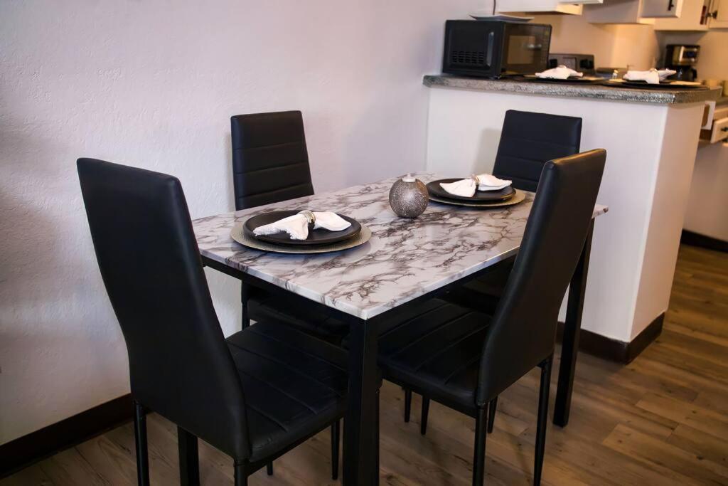 Chic & Cozy 2 Bedroom - 1 Bathroom - Rated Best Eagle Pass Ngoại thất bức ảnh