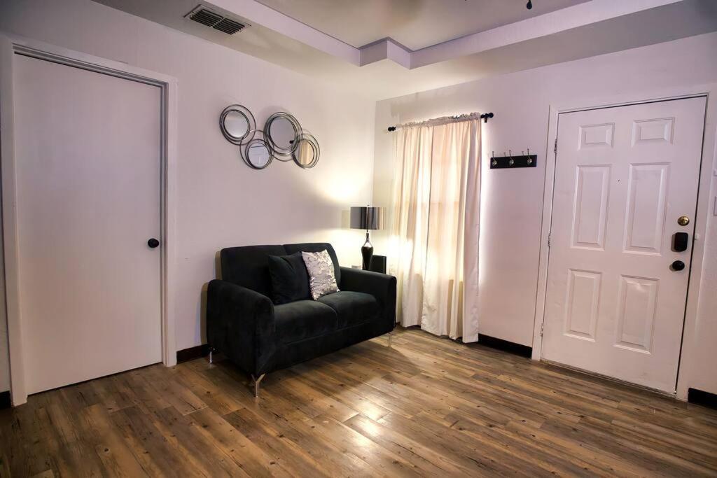 Chic & Cozy 2 Bedroom - 1 Bathroom - Rated Best Eagle Pass Ngoại thất bức ảnh