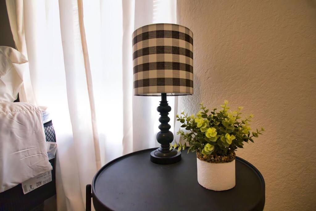 Chic & Cozy 2 Bedroom - 1 Bathroom - Rated Best Eagle Pass Ngoại thất bức ảnh