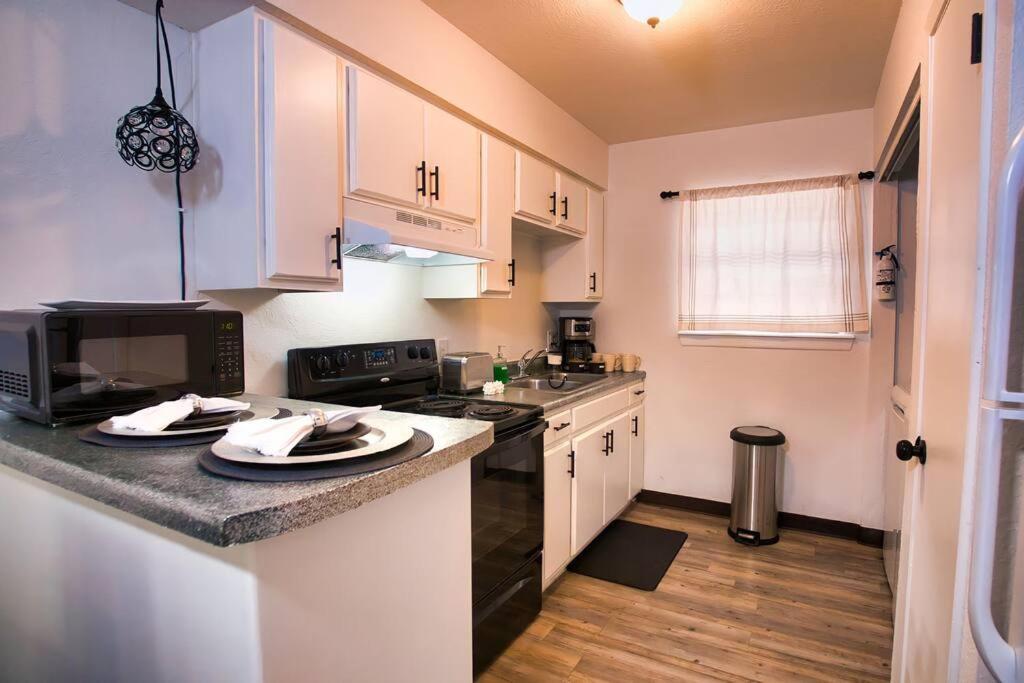 Chic & Cozy 2 Bedroom - 1 Bathroom - Rated Best Eagle Pass Ngoại thất bức ảnh